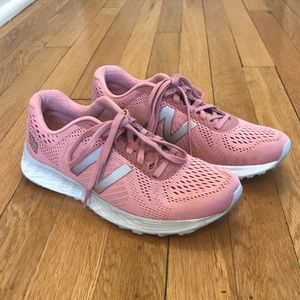 New Balance tennis shoes